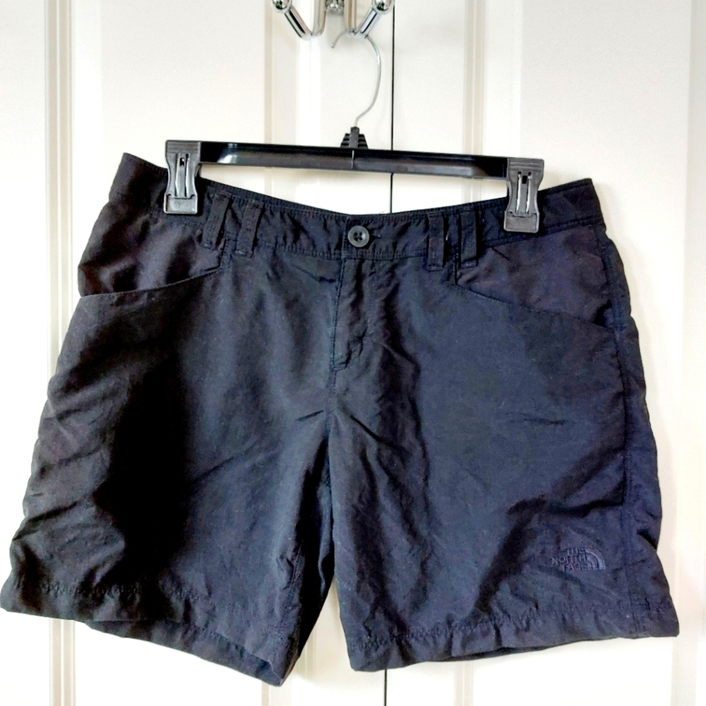 North Face Black Hiking Short size 6 6.5" inseam Style: AXNU